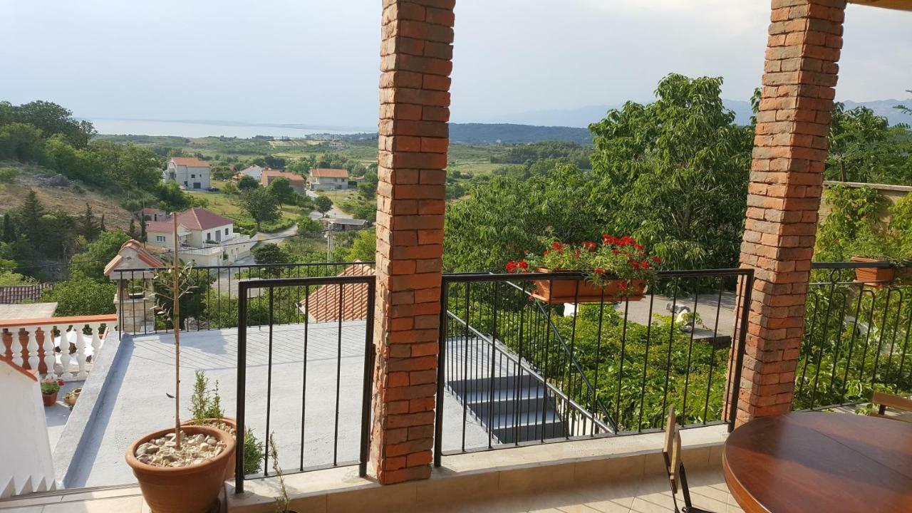 Apartment Cernesa Ražanac エクステリア 写真