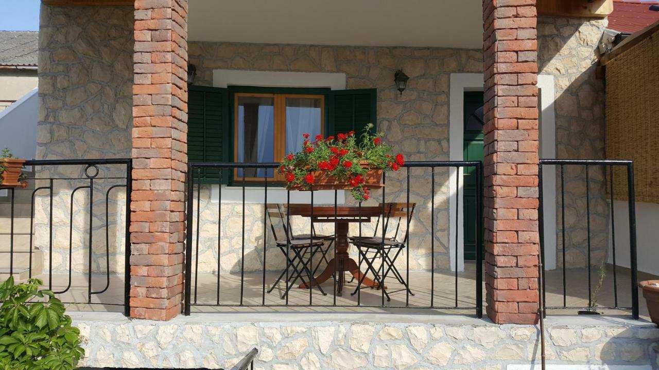Apartment Cernesa Ražanac エクステリア 写真