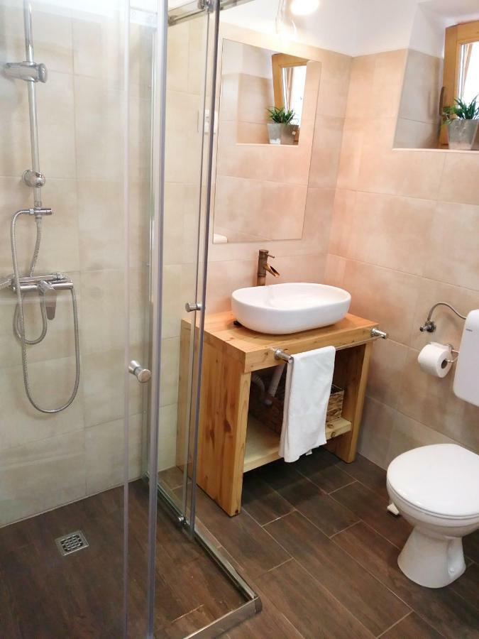 Apartment Cernesa Ražanac エクステリア 写真